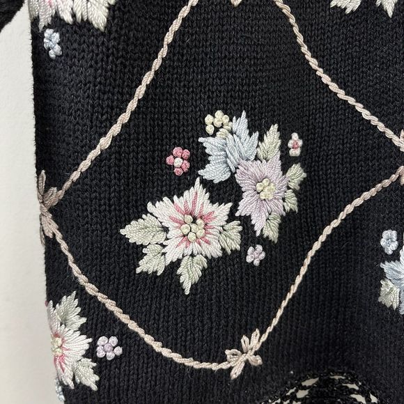 Vintage By Design Floral Crewel Embroidered Black Pullover Sweater Womens Medium - Picture 4 of 9